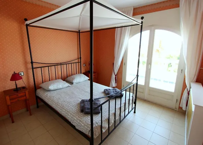 Leon Inmo Jean - 10035 Villa Empuriabrava